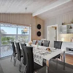 With Patio 319