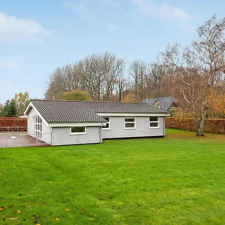 Hébergement de vacances With Patio 319