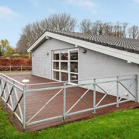 Hébergement de vacances With Patio 319 *